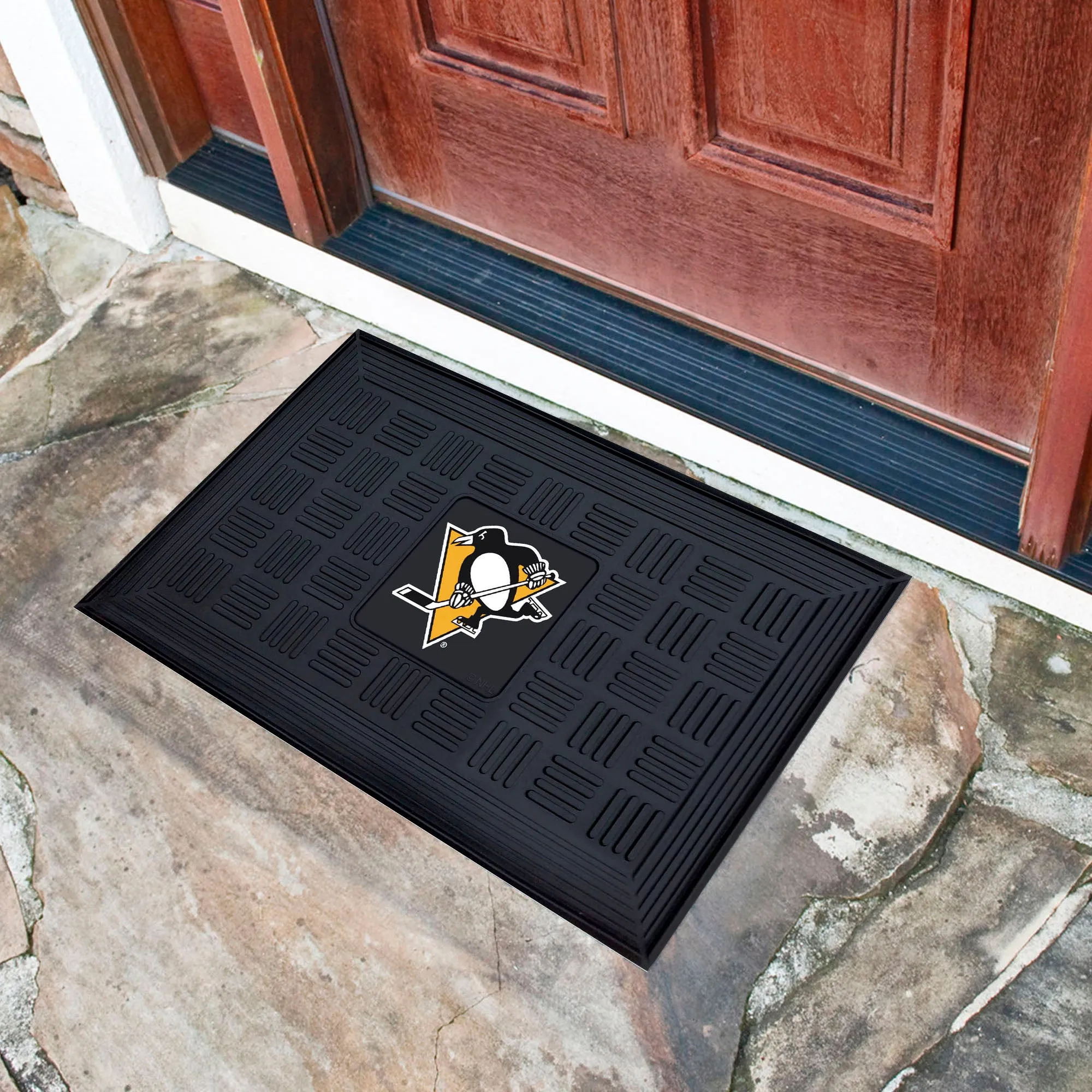 Fanmats Pittsburgh Penguins Heavy Duty Vinyl Medallion Door Mat - 19.5" x 31"