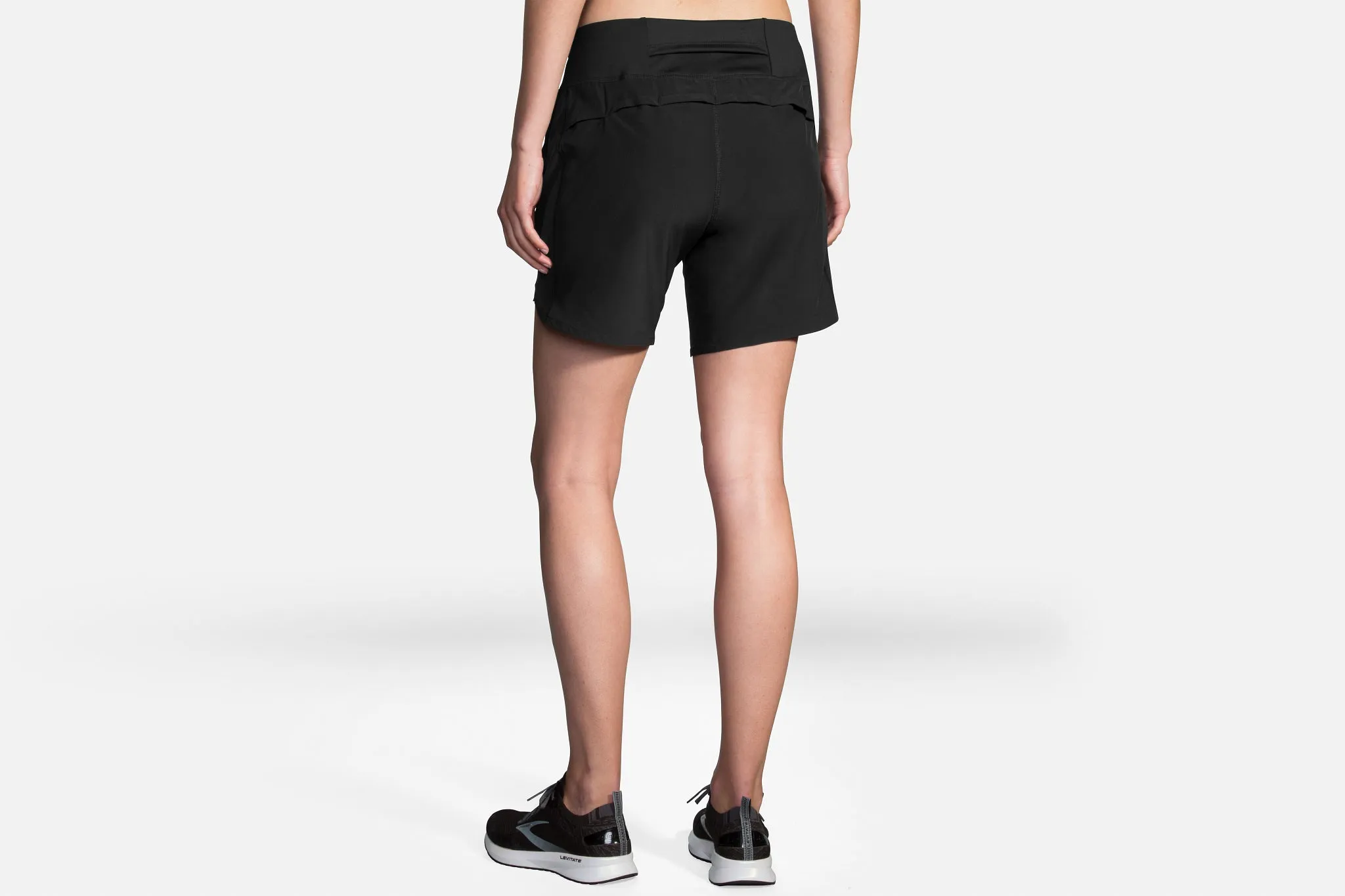 Women's Brooks Chaser 7" Short in Black